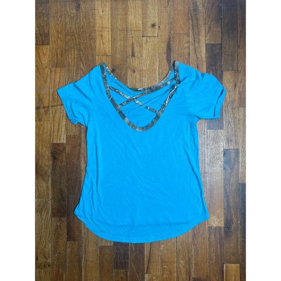 Realtree by Colosseum Women’s Tee Size Medium Turquoise Camo Loose Fit Graphic - Picture 6 of 7
